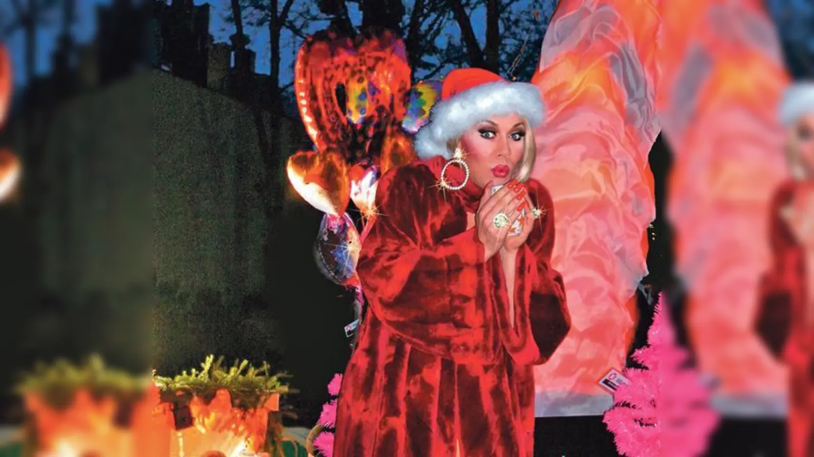 Musikgenuss der besonderen Art: Im Weihnachtsdorf im Kaiserhof der Residenz treten die Tegernseer Alphornbläser auf.  (Foto: VA)