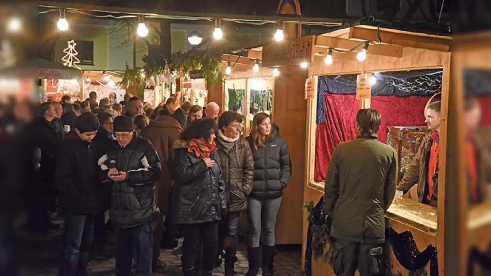 Der Ismaninger Christkindlmarkt auf dem Kirchplatz läuft heuer vom 2. bis 4. Dezember. Bereits am ersten Adventswochenende laden die Märkte in Hallbergmoos, Poing, Aschheim und Feldkirchen ein.	 (Foto: Gemeinde Ismaning)