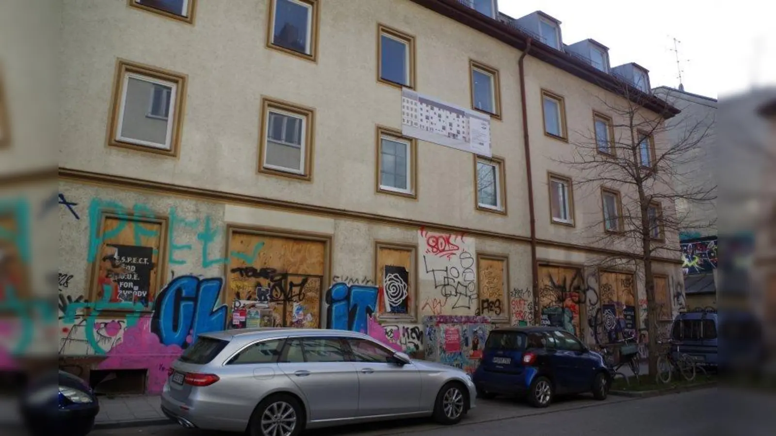 32 neue Appartements für ehemals obdachlose Frauen sollen hier an der Westendstraße 35 entstehen. Dafür wird das Vordergebäude demnächst abgebrochen. (Foto: kö)