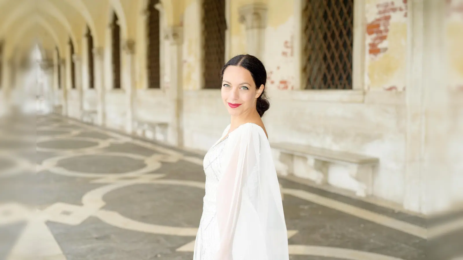 Maharani Chakrabarti untermalt die zeitlose Geschichte von der schönen Müllerin auf dem Piano.  (Foto: M. Chakrabarti)