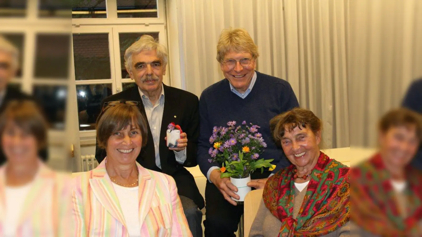 Familiär, musikbegeistert und enthusiastisch: Das eingespielte Kammermusik-Team mit Angelika Niehage-Kaiser und Doris Emms (vorn v.l.) sowie <br>Walther Weck und Ulrich Rosenfeld (hinten v.l.). (Foto: us/archiv)