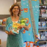 Ute Kapuschinski von der Grünwalder Bibliothek freut sich gemeinsam mit ihren Kolleginnen auf viele Teilnehmer beim SommerLeseClub.  (Foto: hw)