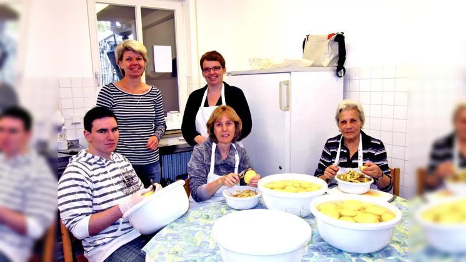 Kochen gerne für den guten Zweck: (v. l.) Daniel, Dorothea Nieder-Müller, Nuala Koetter, Bianca Broda und Irmingard Kipp vom ASZ Untergiesing.	 (Foto: Woschée)