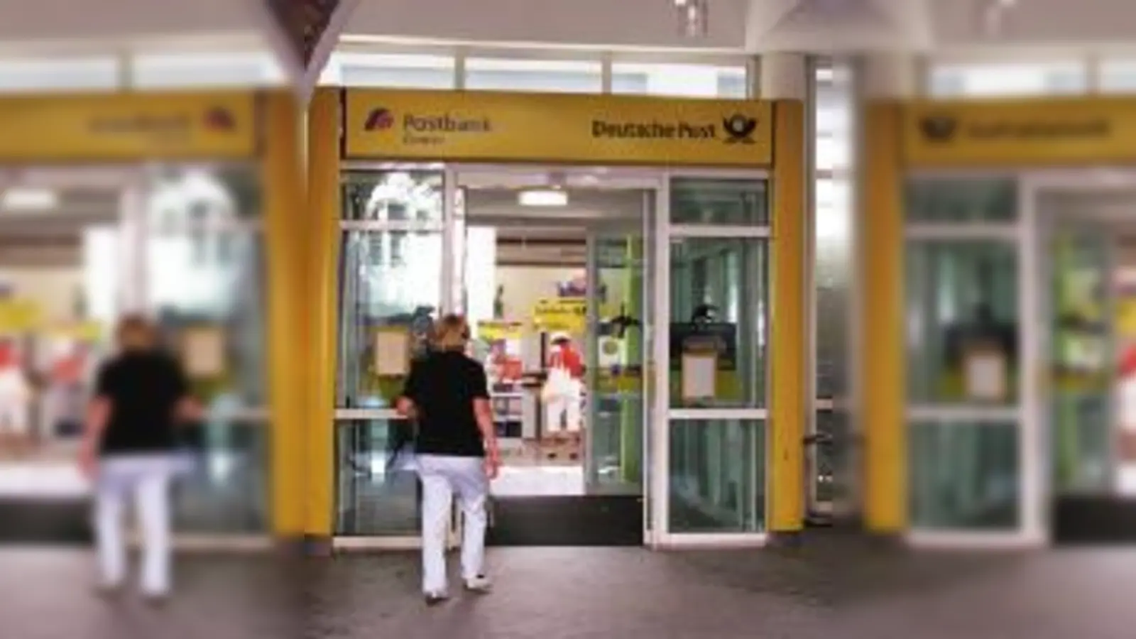 Bitte warten! Wer an der Agnesstraße Postgeschäfte erledigen will, muss Zeit mitbringen.  (Foto: nan)
