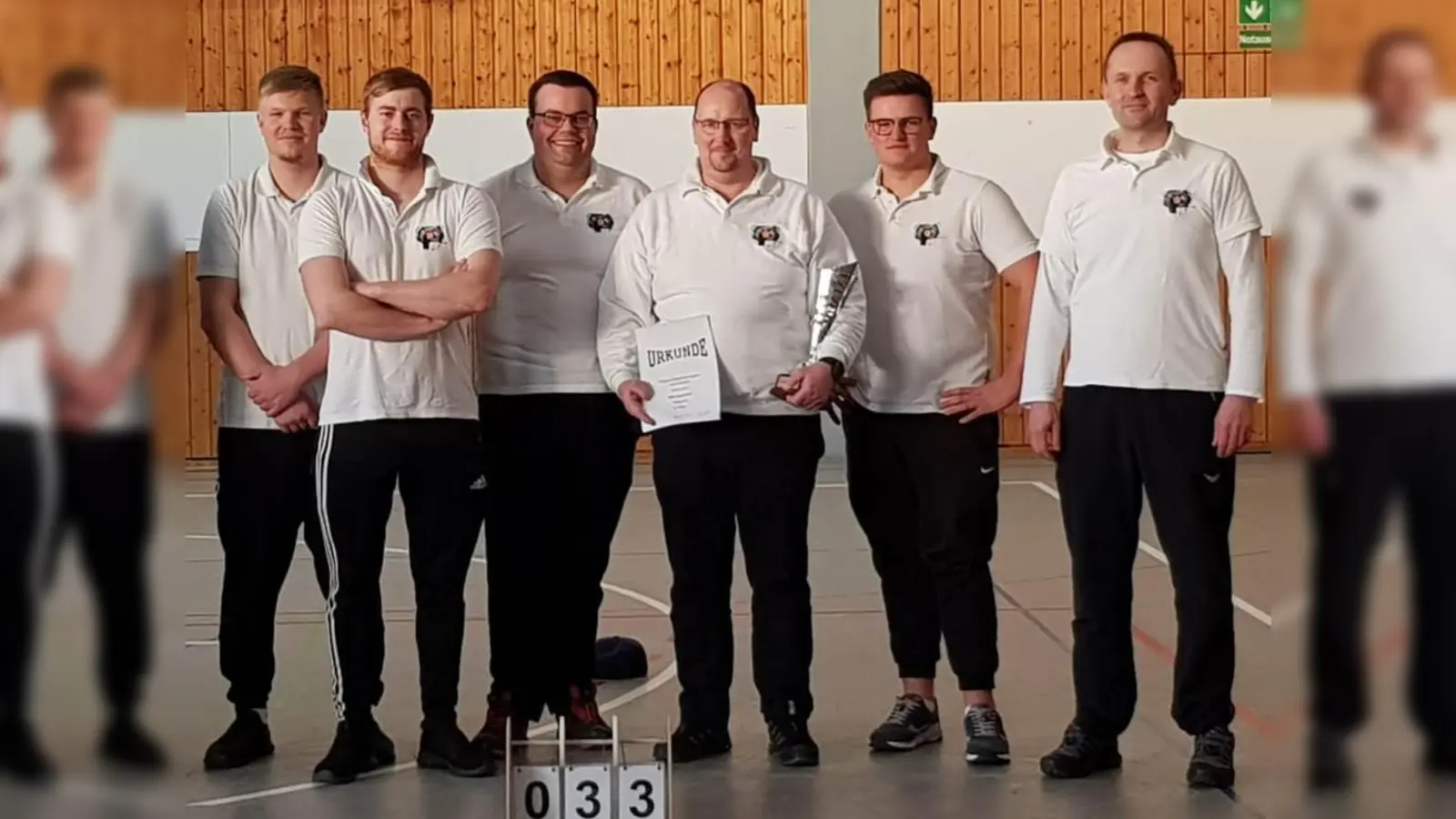 Die erfolgreichen Sauerlacher Bogenschützen freuen sich über ihren hervorragenden dritten Platz. (Foto: Privat)