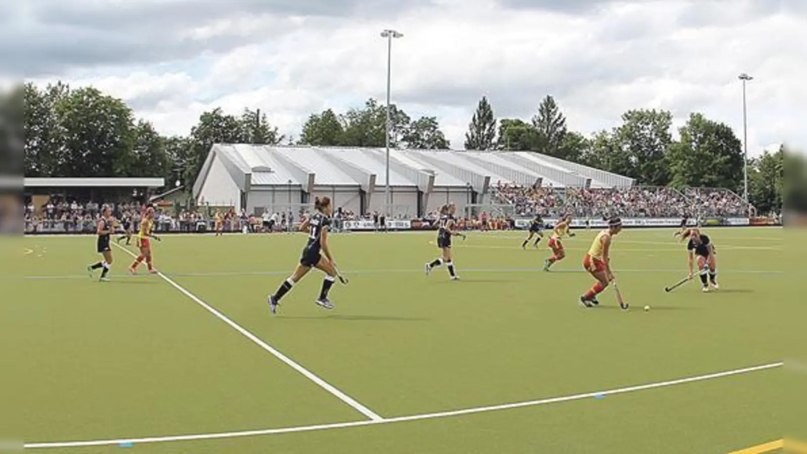 Tolle Stimmung  Die Länderspiele der deutschen Hockeydamen in Grünwald waren ein voller Erfolg.  (Foto: RedG)