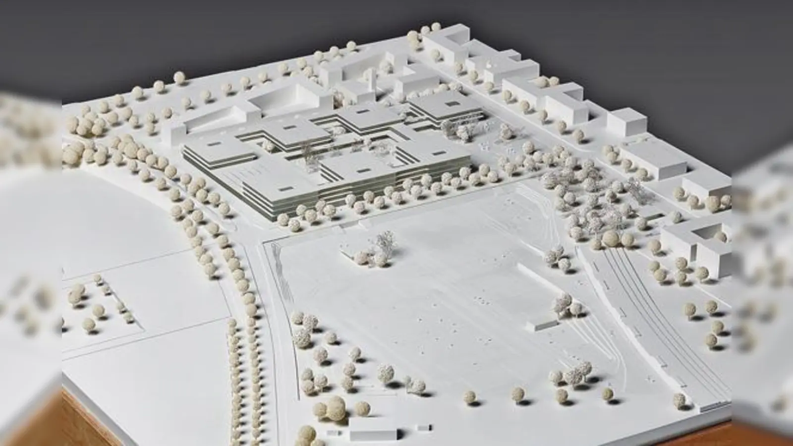 So soll der neue Schulcampus in der Messestadt Riem aussehen  zumindest wenn der Gewinner des ersten Preises des Architekturwettbewerbs auch den Zuschlag für den Bau der Schulen für insgesamt 2.400 Schüler erhält.	 (Foto: Jens Weber, München)