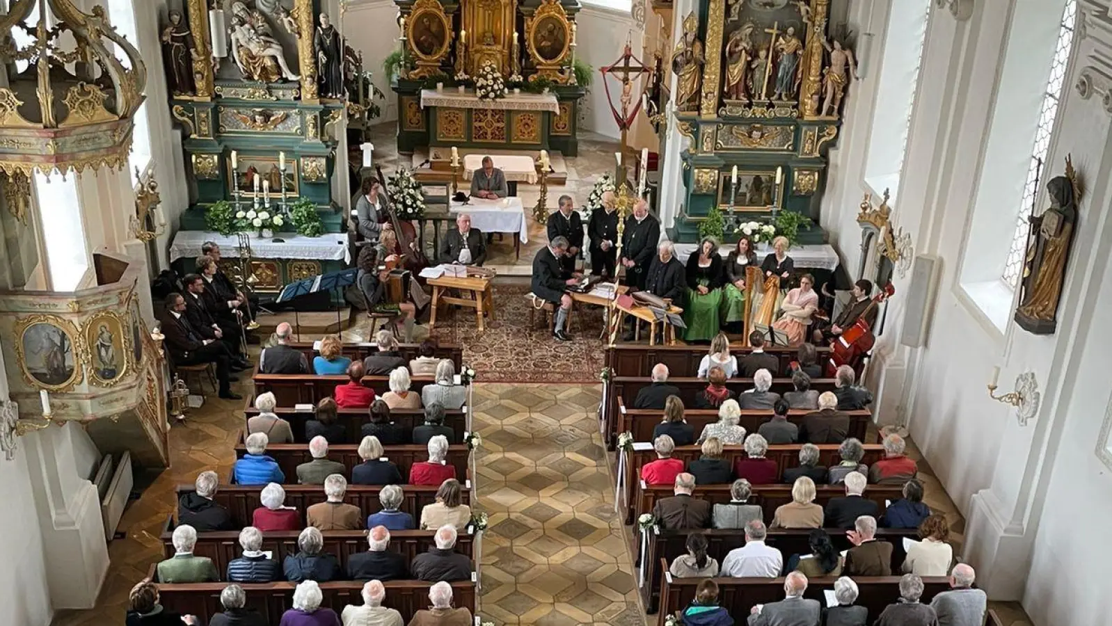 Der Grasbrunner Dreigsang lädt wieder zum traditionellen Mariensingen in die Möschenfelder Wallfahrtskirche St. Ottilie ein. (Foto: Gemeinde Grasbrunn)
