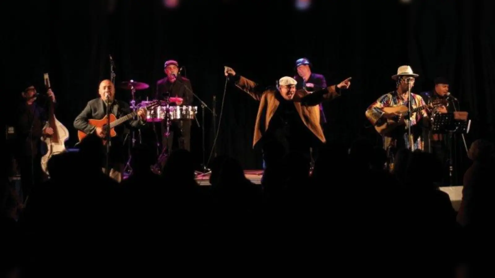 Soneros de Verdad mit Luis Frank (Mitte): Die zweite Generation der weltberühmten Gruppe Buena Vista Social Club. (Foto: pi)