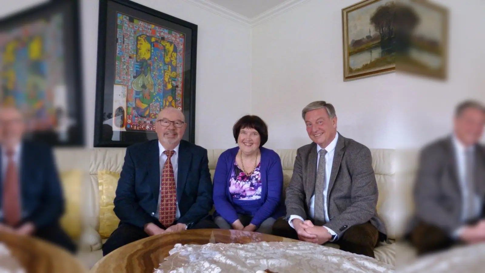 Den Eheleuten Kahl gratulierte Allings Bürgermeister Frederik Röder zur Goldenen Hochzeit. (Foto: Gemeinde Alling)