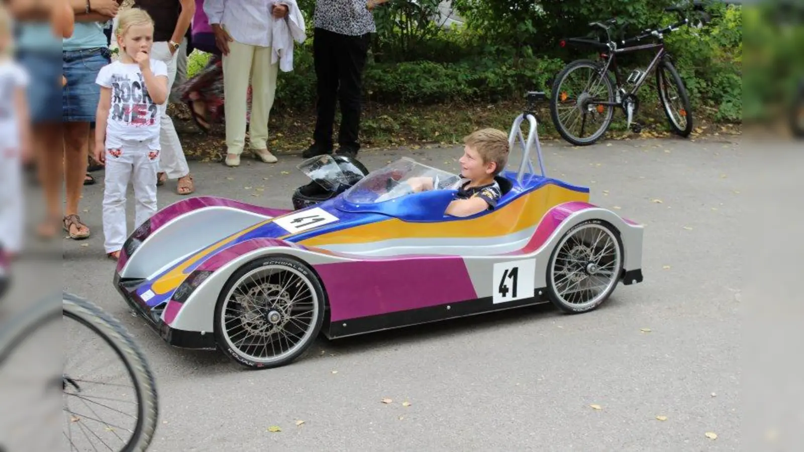 Sehr stylish - der Rennbolide en miniature. (Foto: Sievers)