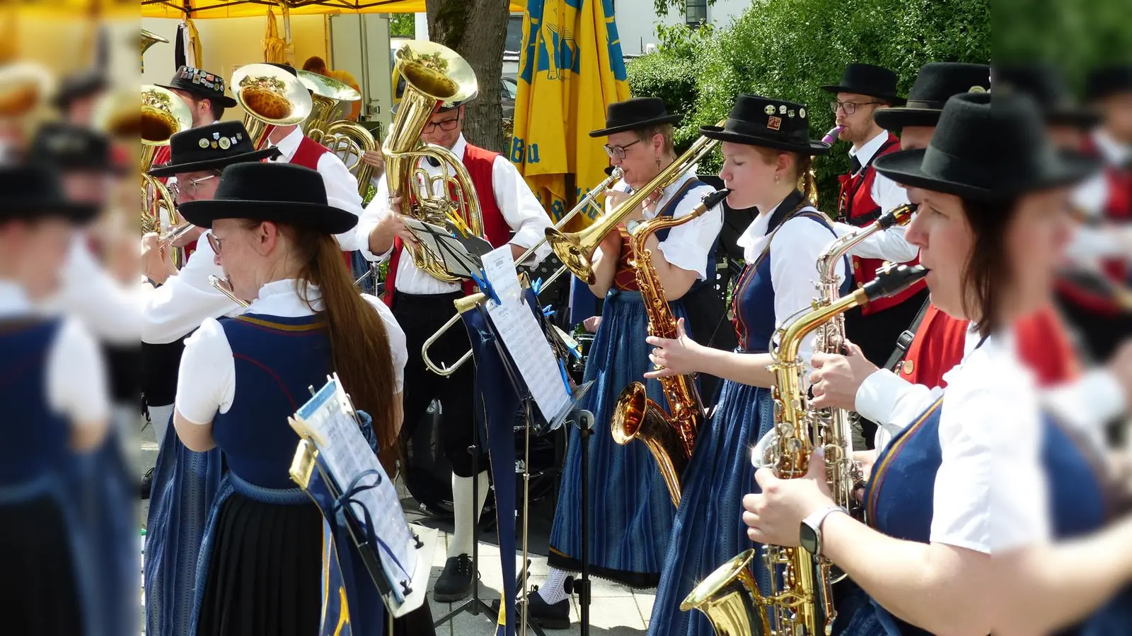 Auch musikalisch ist am Marktsonntag allerhand geboten in Poing. (Foto: Günter Furtner, Gewerbeverband Poing)