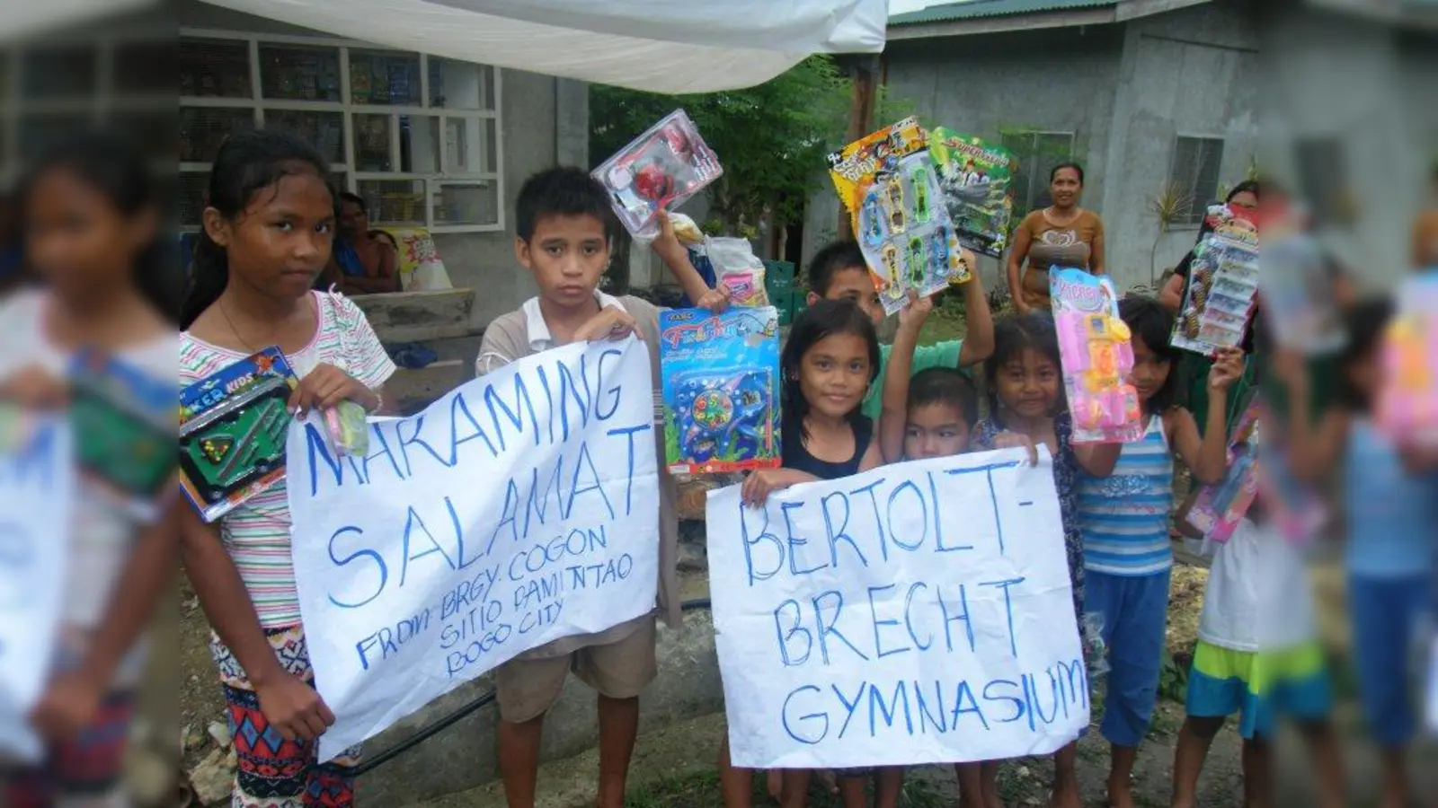 Philippinische Kinder danken dem Bert-Brecht-Gymnasium. (Foto: pi)