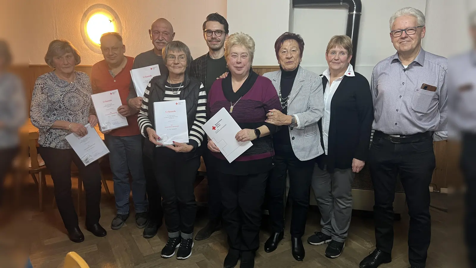 Helga Lederer, Michael Federwisch, Heinrich Weiß, Monika Kohorst, Dennis Behrendt, Regina Heeg, Edda Drittenpreis, Angelika Gumowski (v. l.) (Foto: BRK - Kreisverband Dachau)