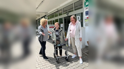 Der Umzug war Teamarbeit: Langsam und in kleinen Gruppen ging es vom Alt- in den Neubau.  (Foto: © SSG)