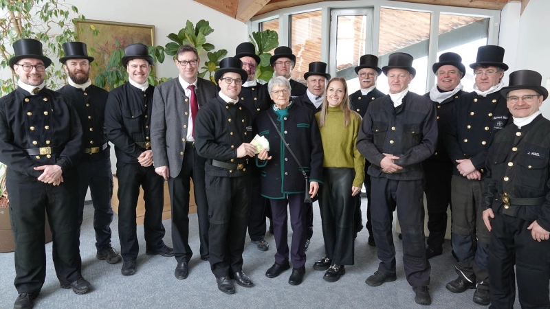 Von links nach rechts: Florian Aigner, Thomas Besl, Martin Graf, Landrat Martin Bayerstorfer, Michael Haas, Jürgen Borkner, Ottilie Kober, Dominik Rott, Herbert Ragl, Tanja Hagl, Stephan Gottlieb, Hans-Peter Niedermeier, Armin Hargaßer, Reinhard Bauer und Jens Hübel. (Foto: Landratsamt Erding)