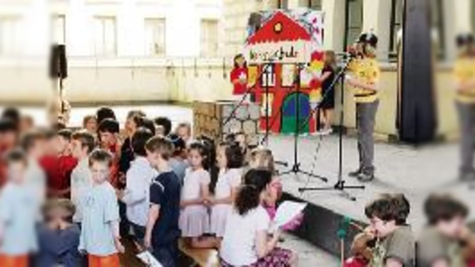 Sommerfest in der Herrnschule: Eine »Stimmung wie im fliegenden Klassenzimmer«, findet Mutter Bettina Musall.  (Foto: Michael Neumeister)