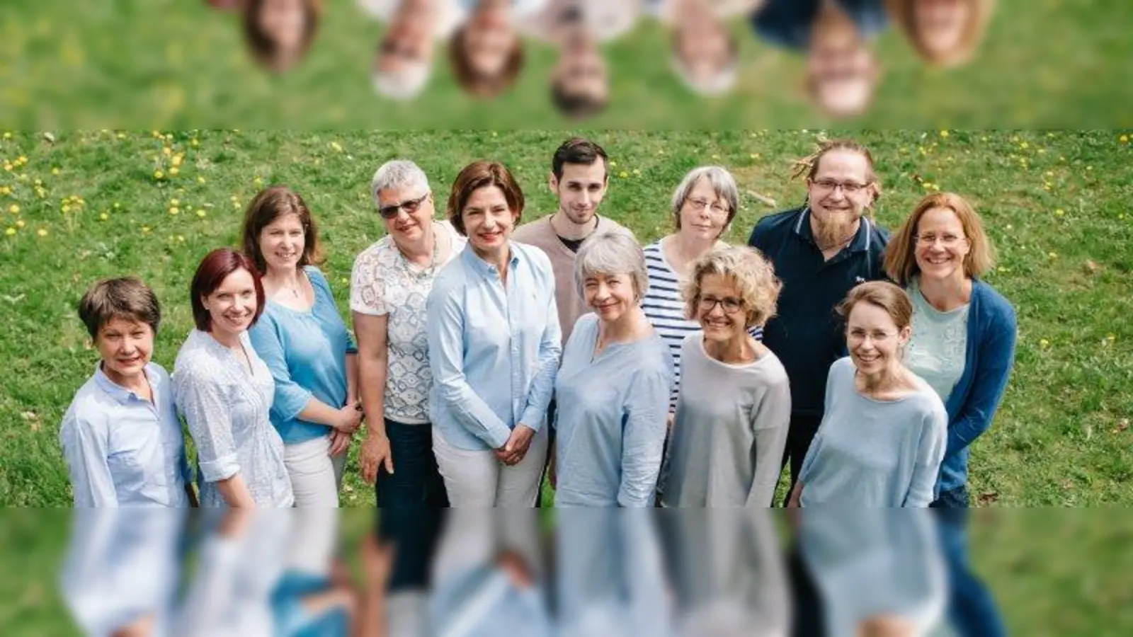 Das Palliativteam München-West e.V. ist seit sechs Jahren für schwerstkranke und sterbende Patienten da. Im Jahr betreuen die zwölf Teammitglieder rund 250 Patienten. Beate Nikutowski, Julia Mühlratzer, Susanne Matz, pflegerische Leiterin Sabine Jobst, ärztliche Leiterin Beatrix Gerhard, Marvin Levent, Beate Weber, Barbara von Hirschheydt, Kristin Krumpholz, Michael Gottschalk, Brigitte König-Roth und Jutta Gebhard (v.l.). (Foto: AlexeyTestov)