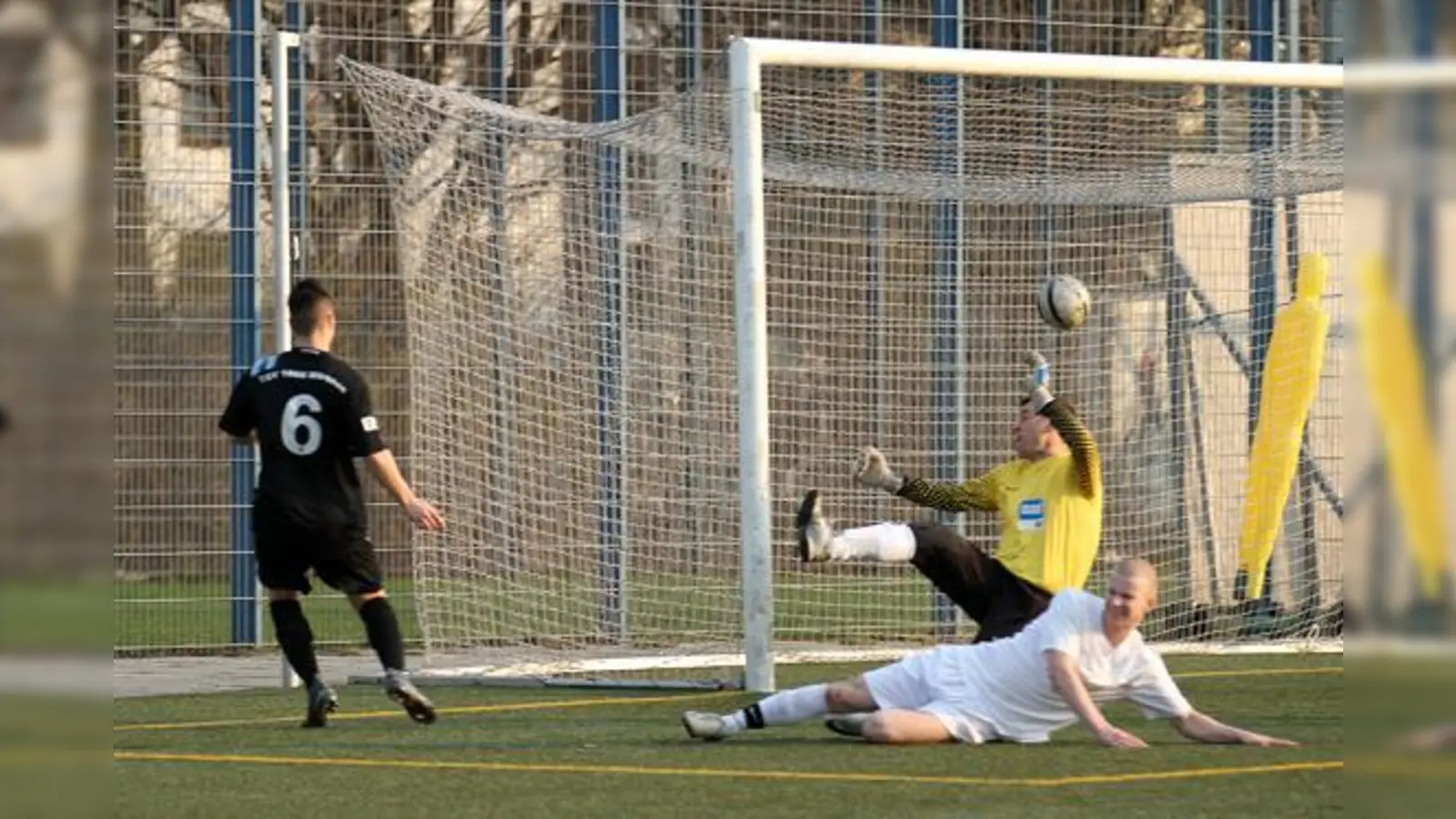 Patrick Buchner trifft zum 5:1 Endstand für den TSV 1860 München III.  (Foto: A. Wild)