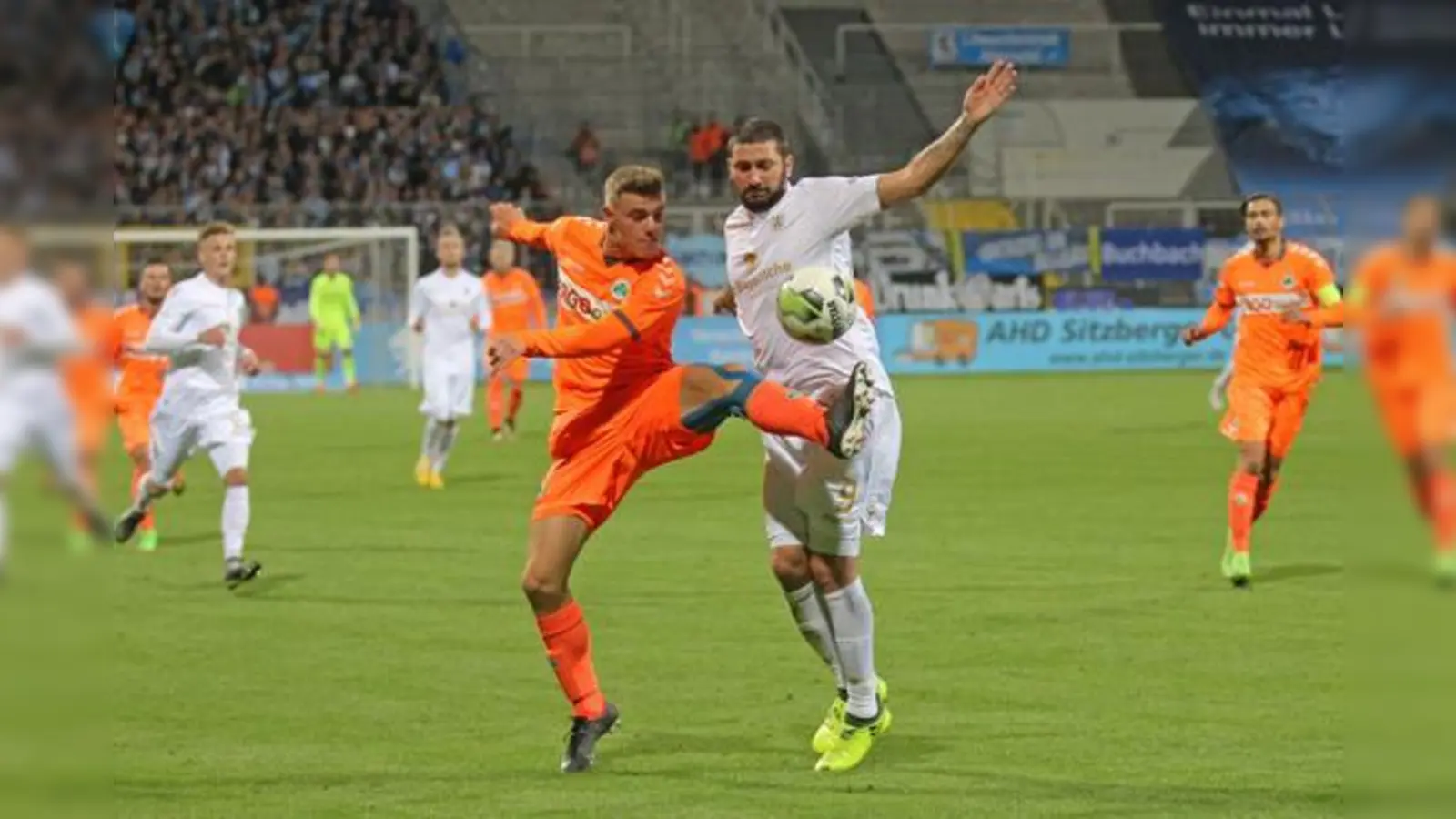 Umkämpft: Löwen gegen junge Fürther.  (Foto: Anne Wild)