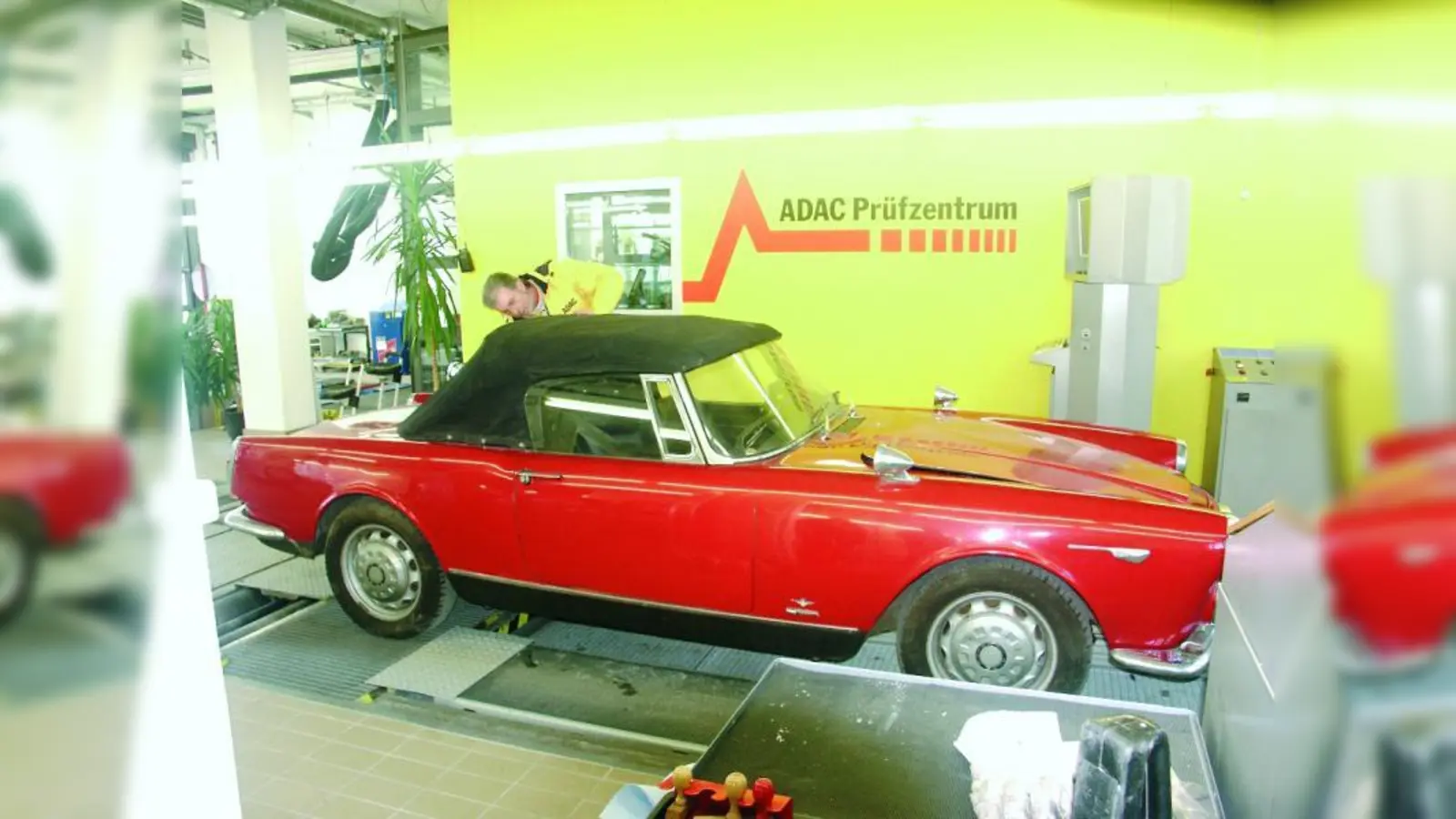 Was ist der Veteran wert? Aufschluss gibt die Oldtimerbewertung im ADAC Prüfzentrum München. (Foto: ADAC)