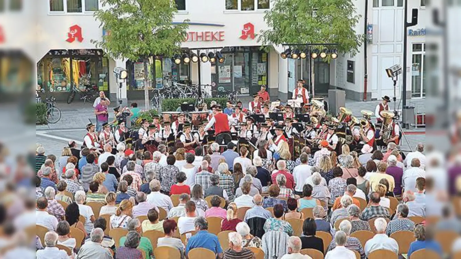 Am 15. Juli erfreut die Stadtkapelle Unterschleißheim die Besucher ihres zweiten Open-Air-Konzertes.	 (Foto: VA)