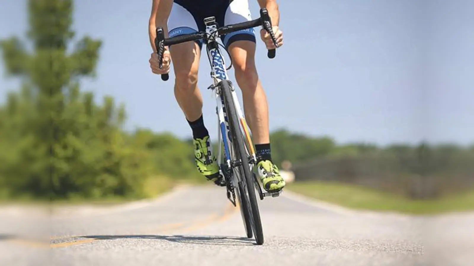 Sportliche Radler werden mit Strom belohnt: Das »EBERwerk« schenkt jedem Teilnehmer der die 100-km-Marke packt bis zu 100 Kilowattstunden Strom. 	 (Foto: CC0)