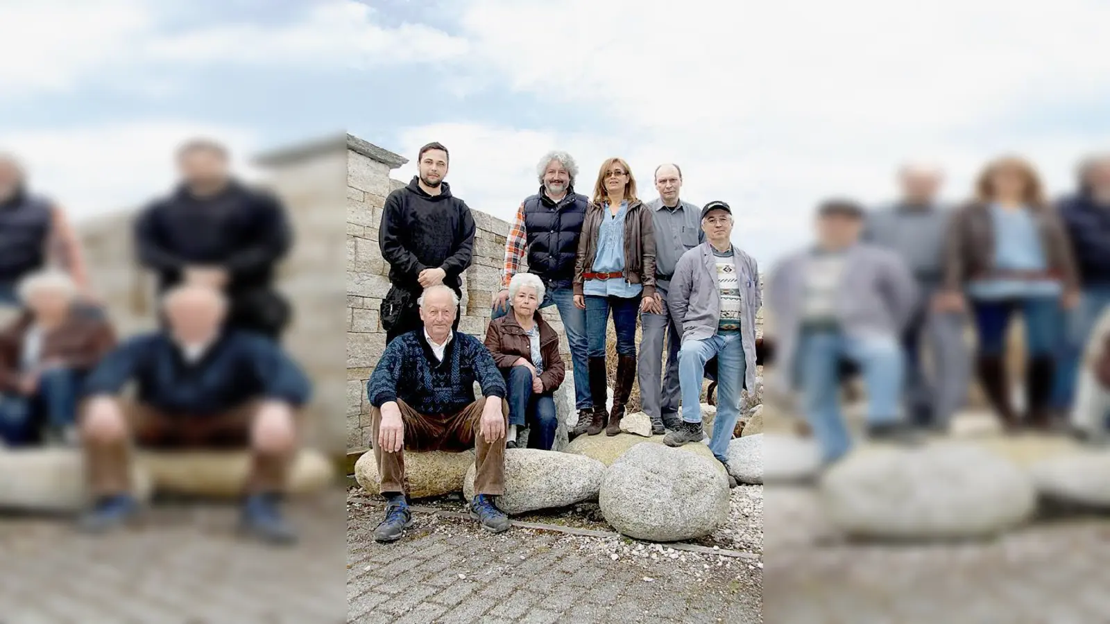 Das Team der Firma Vielfalt Stein: (v.l. stehend) Sebastian Frenzel, Ludwig Binder, Edith Stengelin-Binder, Andreas Pescoller und Alexander Dell sowie (sitzend) Ilse und Ludwig Binder senior. 	 (Foto: privat)