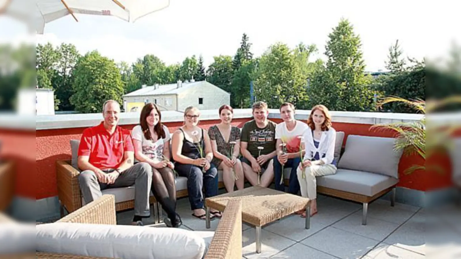 Die neue Jugendleitung der Johanniter (v.l.): Regionalvorstand Martin Swoboda, Isabelle Beisler, Maria Maier, Carolin Zehntner, Florian Höhn, Kilian Neumair und Elisa Schütz.  (Foto: Gerhard Bieber)