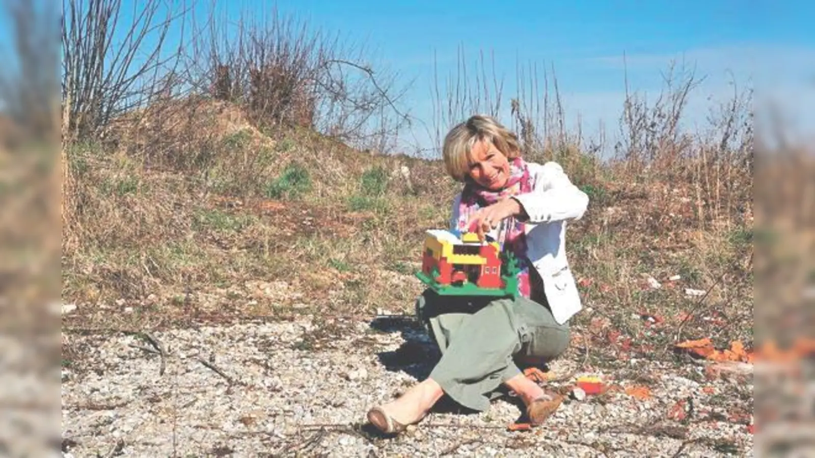 Andrea Hanisch von »Zukunft trotz Handicap« baut am Wohnheim für Behinderte, das in die Höhenkirchener Wächterhofstraße kommen soll.	 (Foto: Boschert)