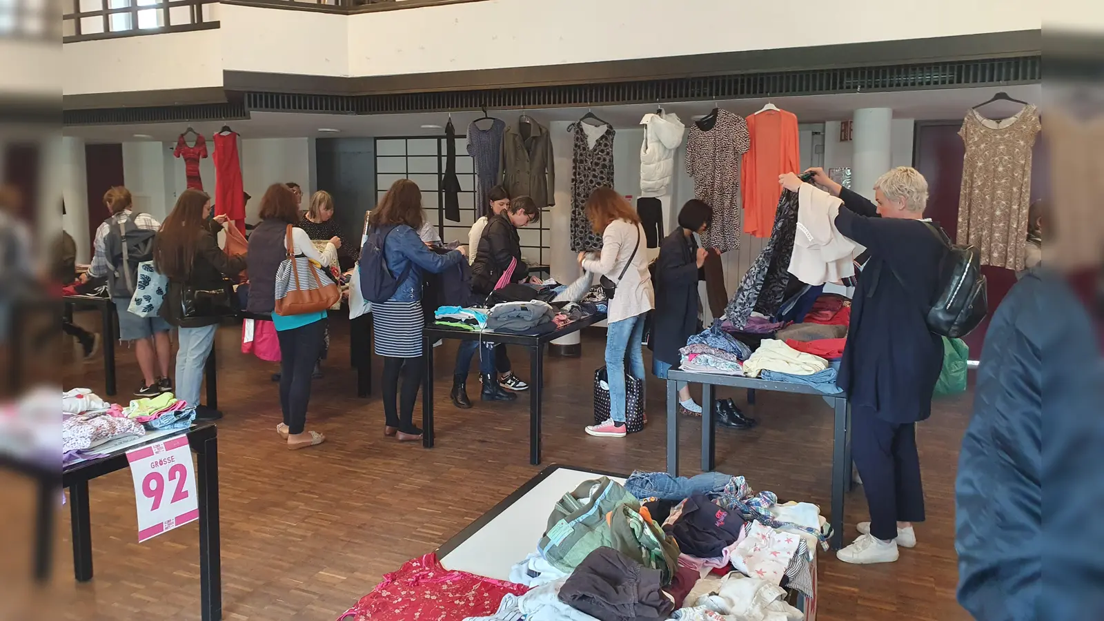 Zur Herbst-Winter-Kleidertauschparty lädt der Elternbeirat des Hauses für Kinder St. Dorothea ein. (Foto: VA)