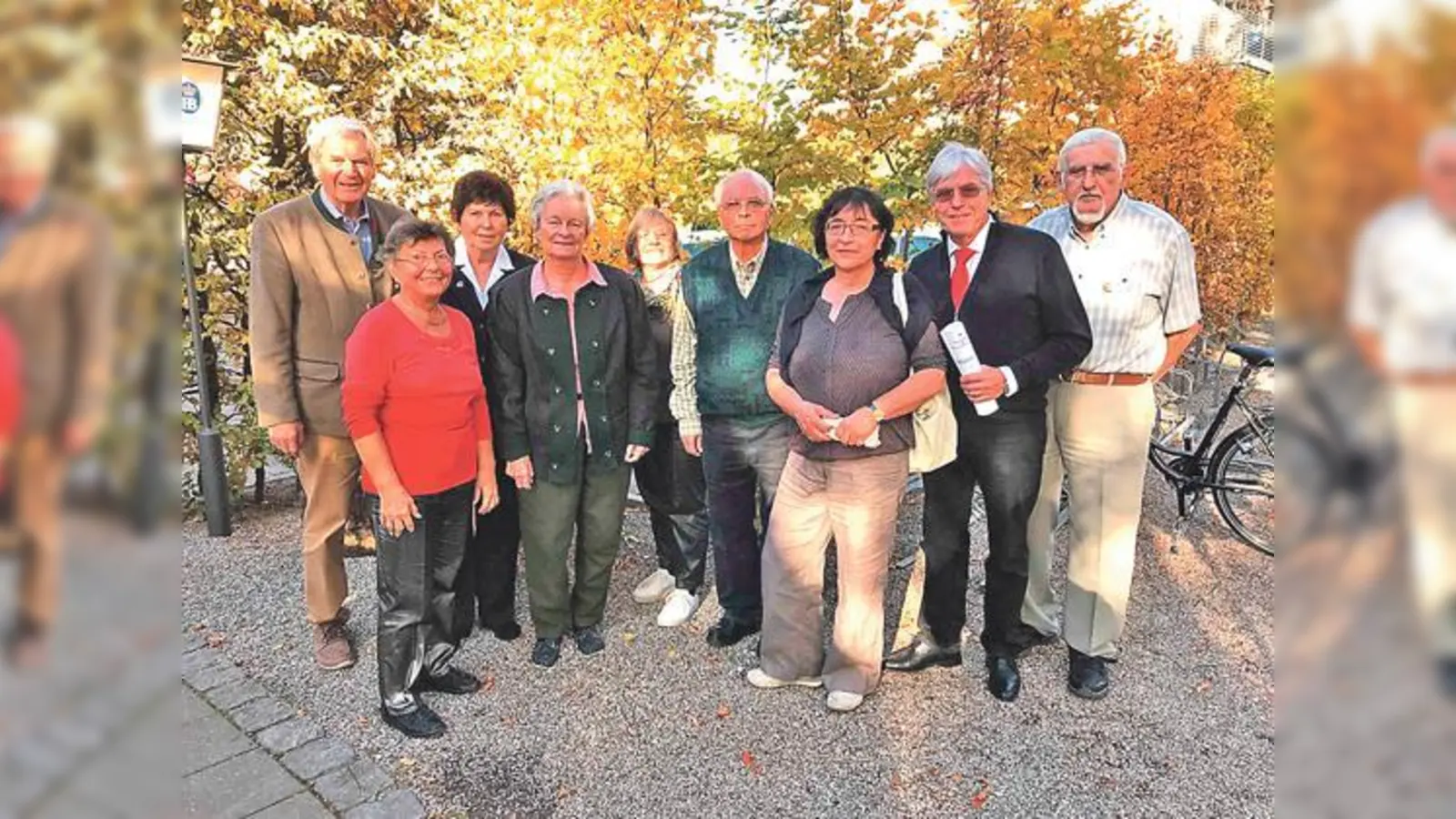 Diese Kandidaten stehen zur Wahl für den Seniorenbeirat in Moosach: (v. li.) Peter Lipps, Anna Kexel, Ingrid Lipps, Sigrid Kabis, Katya Nikolova, Bruno Späth, Evangelia Grivas, Erhard Wnendt, Walter Heinrich. 	 (Foto: Rudolf Schmid)