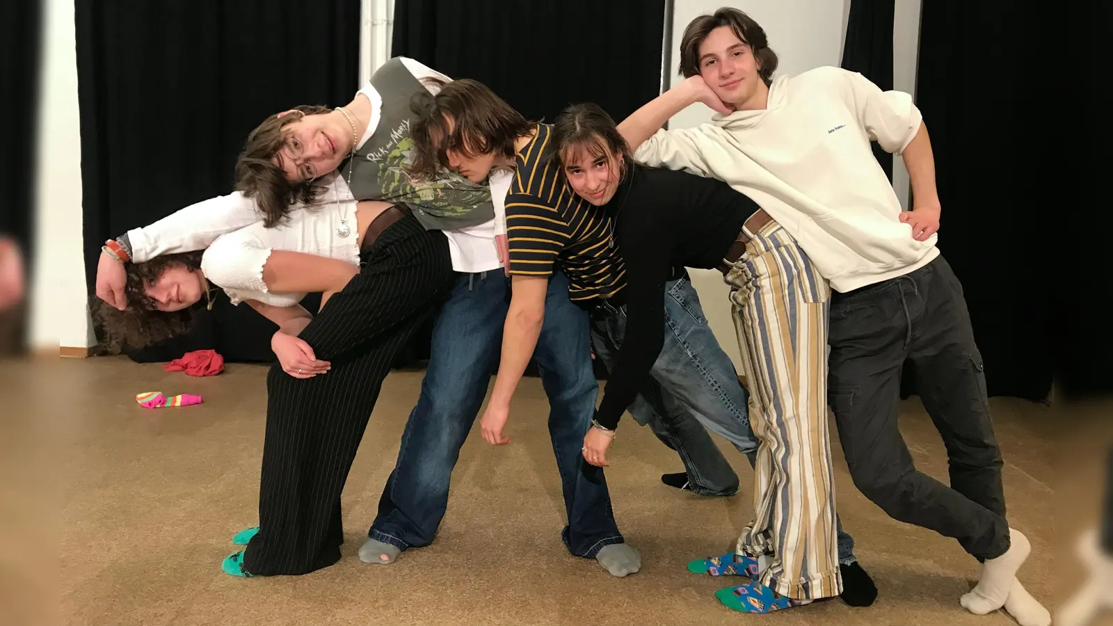 Noch wird geprobt, doch in Kürze führen die Jugendlichen das Stück „Begehren” auf. (Foto: Rena Dumont)
