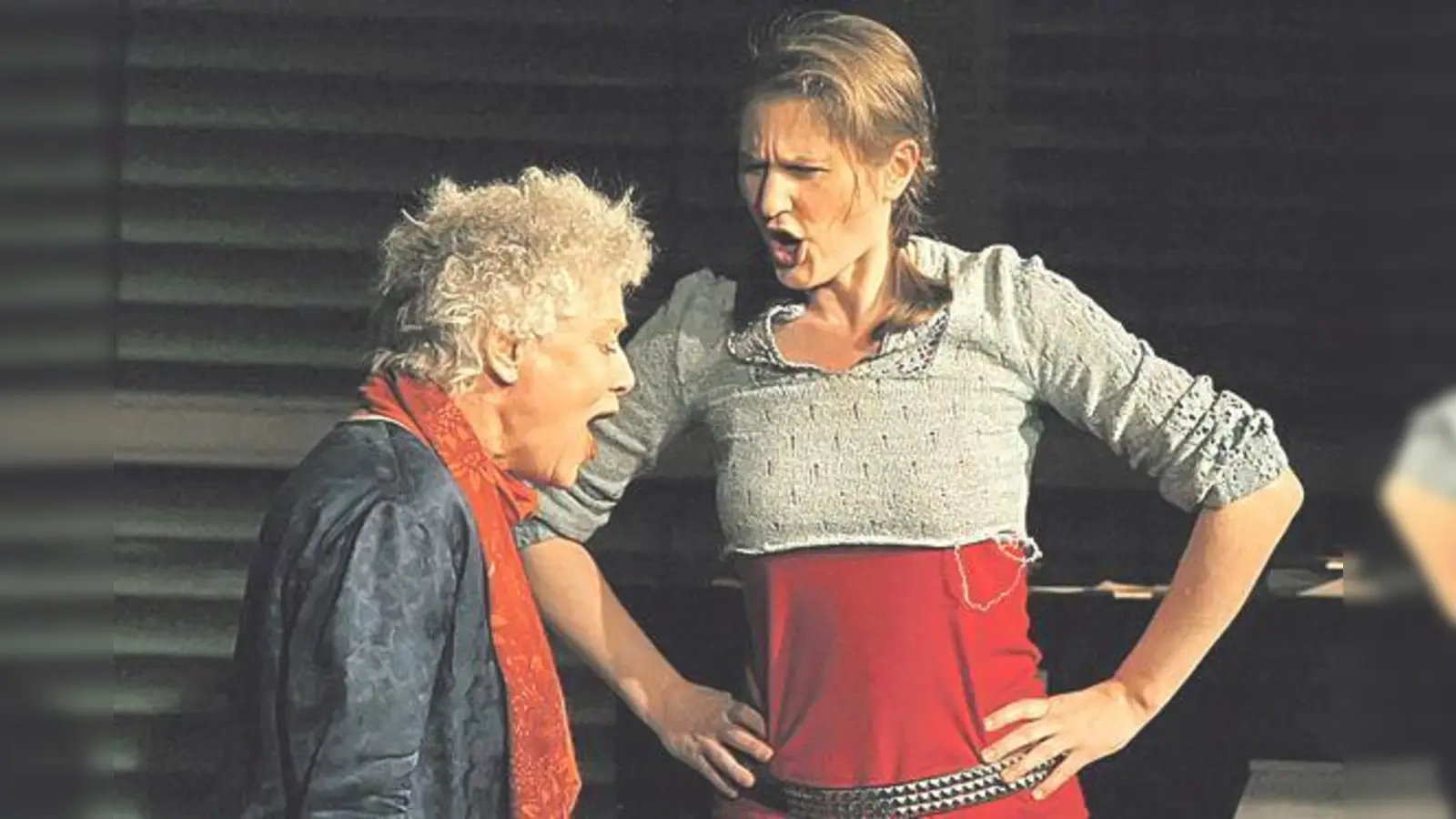 Frauenkabarett GenerationenKomplott zeigt »Kann denn Jubeln Sünde sein?  Frauen unter Hitler« mit Gisela E. Marx und Dorrit Bauerecker.	 (Foto: VA)