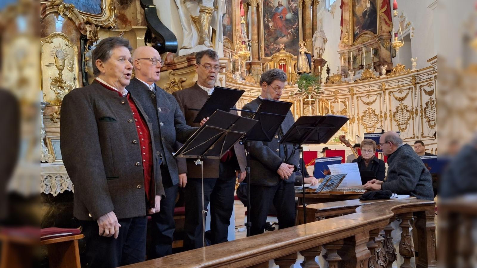 Volle-Kirche-beim-43-Altbairisches-Adventssingen