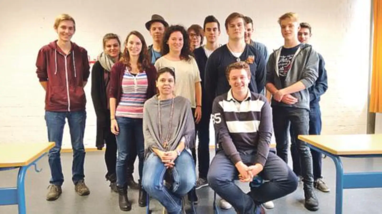 Schüler des W-Seminars des Humboldt-Gymnasiums und im Bild links vorne, die Seminarleiterin Frau Siebs.  (Foto: Gemeinde)