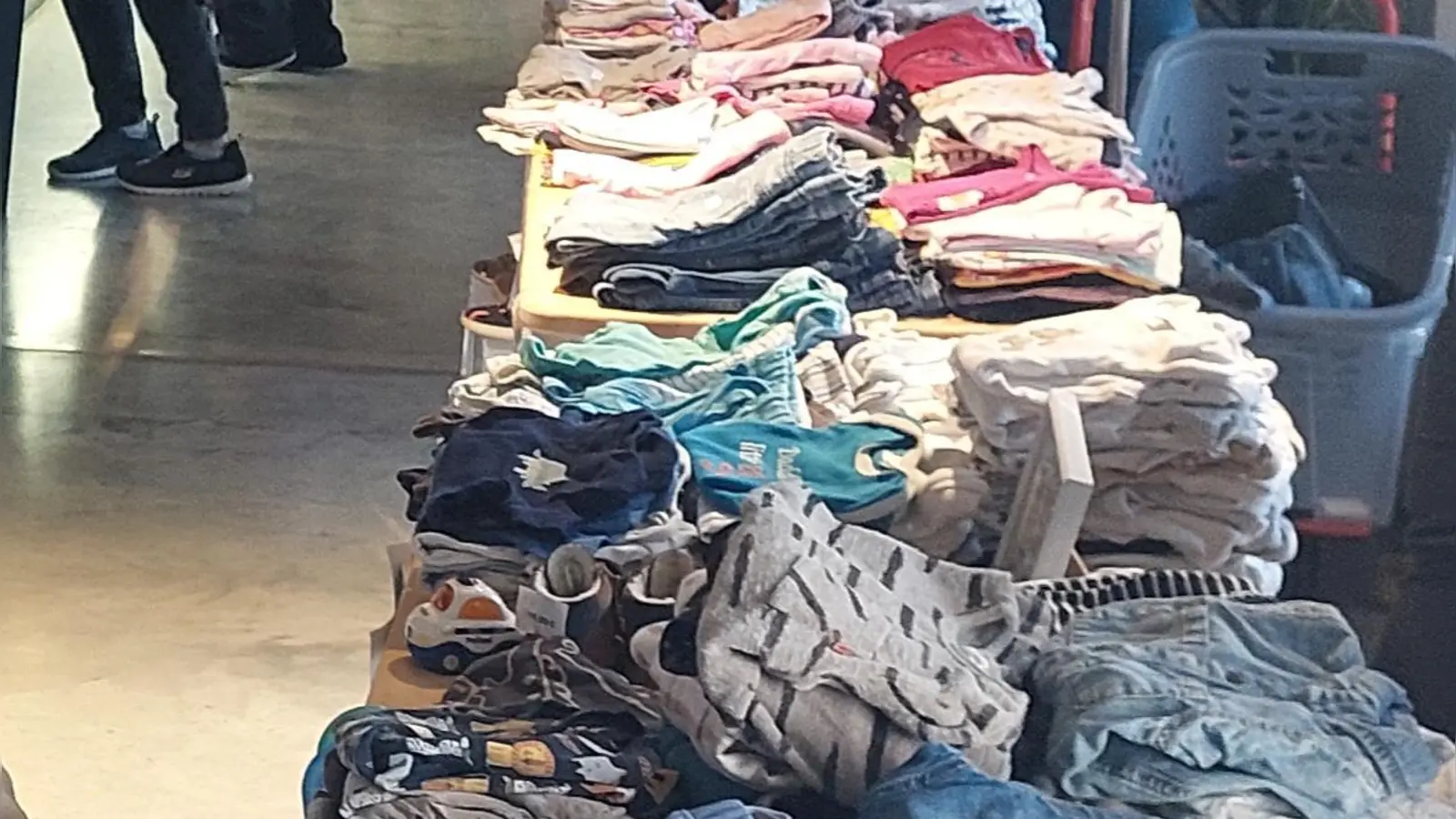 Beim Basar gibt es Kinder- und Jugendbekleidung bis Größe 176 und noch vieles mehr zu erwerben. (Foto: bas)