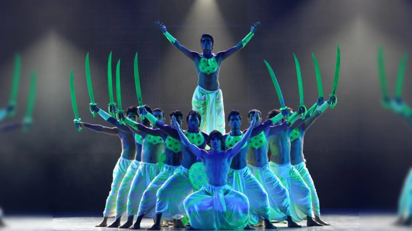 Spektakuläre Tanzszenen erwarten die Zuschauer im Musical  „Ticket to Bollywood - Dance Sensation!”. (Foto: pi)