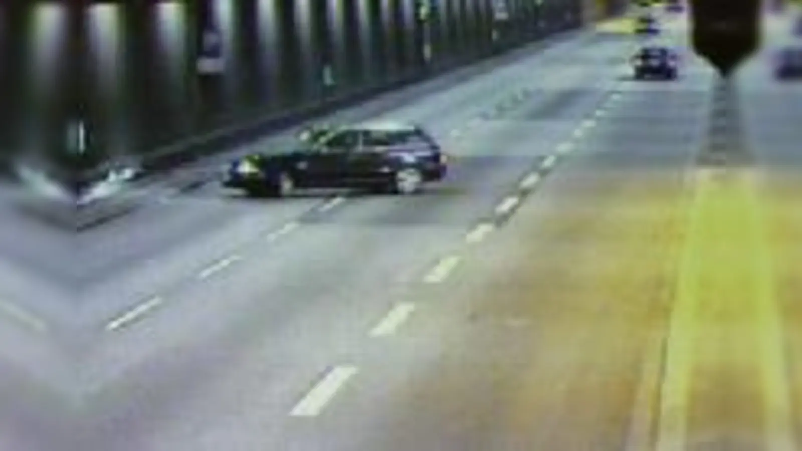 Vor gut drei Wochen führte ein Autofahrer dieses gefährliche Wendemanöver im Petueltunnel durch. Passiert ist nichts  reines Glück.  (Foto: Verkehrszentrale)