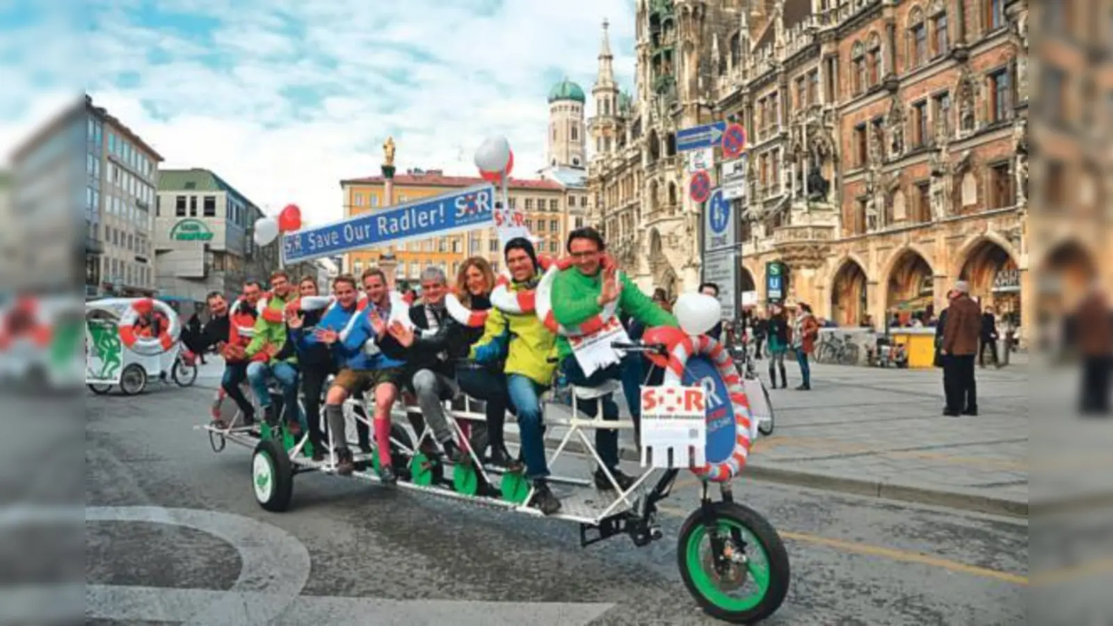 Unübersehbar machten die Initiatoren von SOR am vergangenen Montag genau auf dem umstrittenen Straßenstück Werbung für ihr Anliegen.  (Foto: Green City, André)