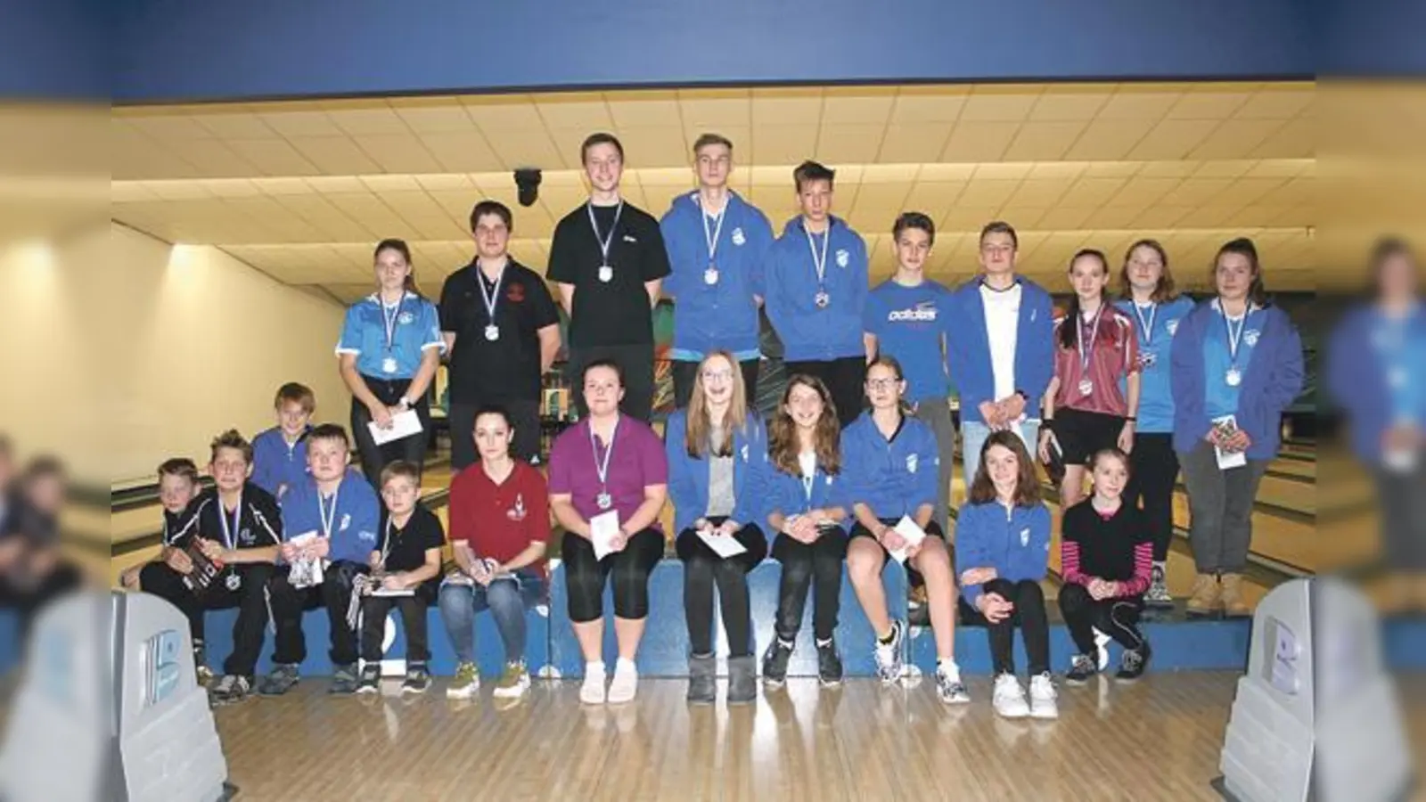 Mit zahlreichen Medaillen und Urkunden ausgezeichnet kehrte die Münchner Bowlingjugend von den Bayerischen Meisterschaften zurück.	 (Foto: VA)
