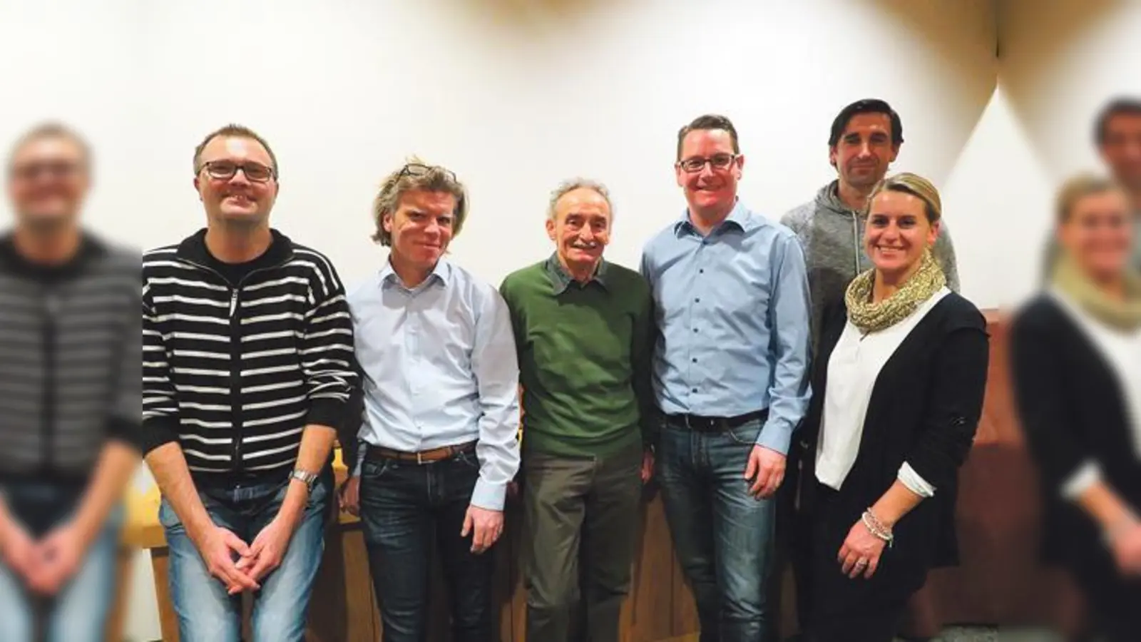 Bilden den neuen Vorstand (von links): der stellvertretende Vorsitzende Peter Fochler, Kassier Markus Burkhardt, Sportwart Günter Grassl, 1. Vorsitzender Markus Lampier, Jugendwart Andreas Gleißner und Schriftführerin Bettina Lampier. 	 (Foto: Verein)