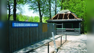 Die Stadtwerke München (SWM) haben mit dem Rückbau des Allacher Sommerbades begonnen. Mitte Juni sollen die Arbeiten beendet sein. (Foto: ls)