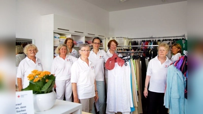 Die ehrenamtlichen Helferinnen in der Kleiderkammer des BRK Solln würden sich über eine tatkräftige Verstärkung sehr freuen. (Foto: BRK)
