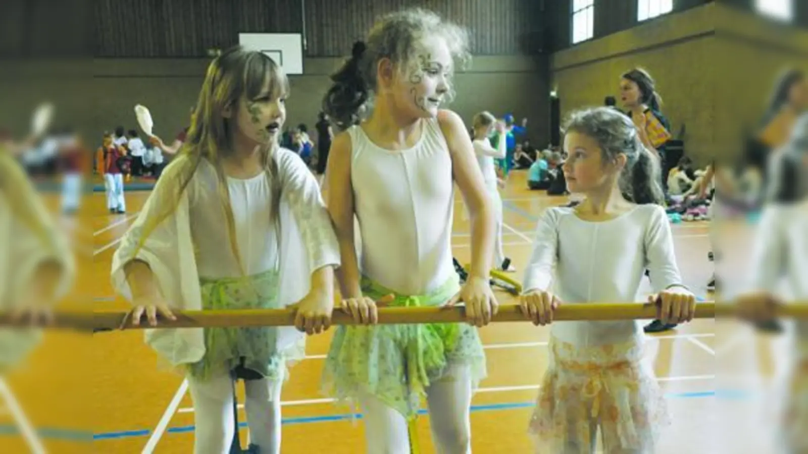Das Lampenfieber vor dem Auftritt legte sich schnell und alle Kids zeigten stolz, was sie einstudiert hatten. (Foto: Milly Orthen)