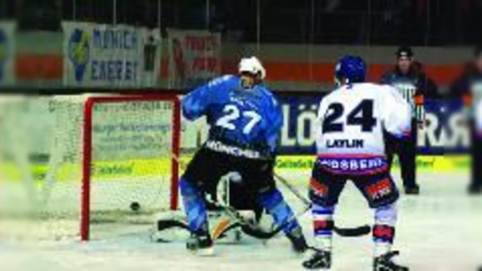 Rustyn Dolyny, EHC-Mann mit der Nummer 27, kam, sah und siegte am Freitag gegen Landsberg.  (Foto: hh-muc)