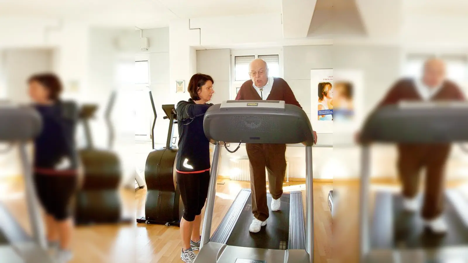 Mit 81 Jahren auf dem Laufband  auch Hospizkreismitglied Horst Senger unterstützte die Aktion.	 (Foto: Eva-Maria Stiebler)