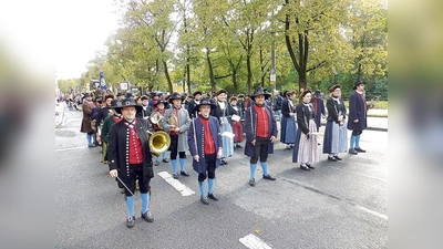 Am Sonntag marschieren die Musikkapelle Gelting und der Trachtenverein Stoabergler Gelting mit zur Theriesienwiese.	 (Foto: Musikkapelle Gelting)