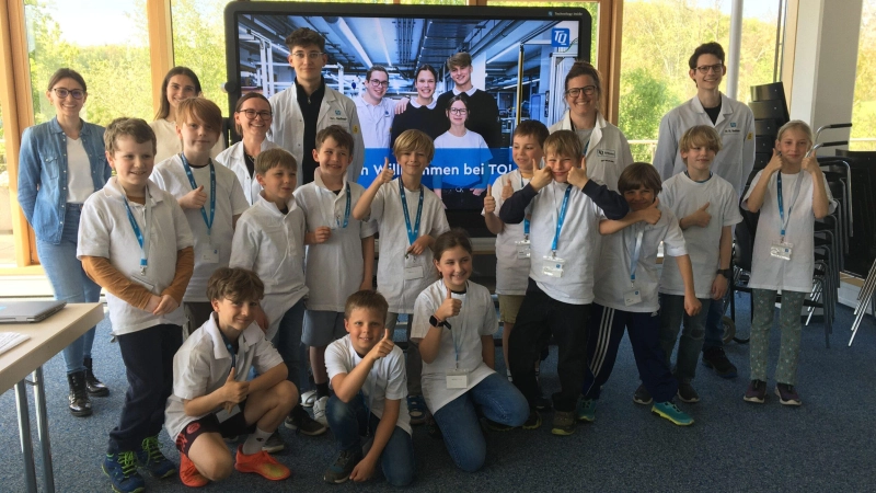 Schulkinder der Grundschule am Pilsensee entdecken die Welt der Technik. (Foto: TQ-Group)