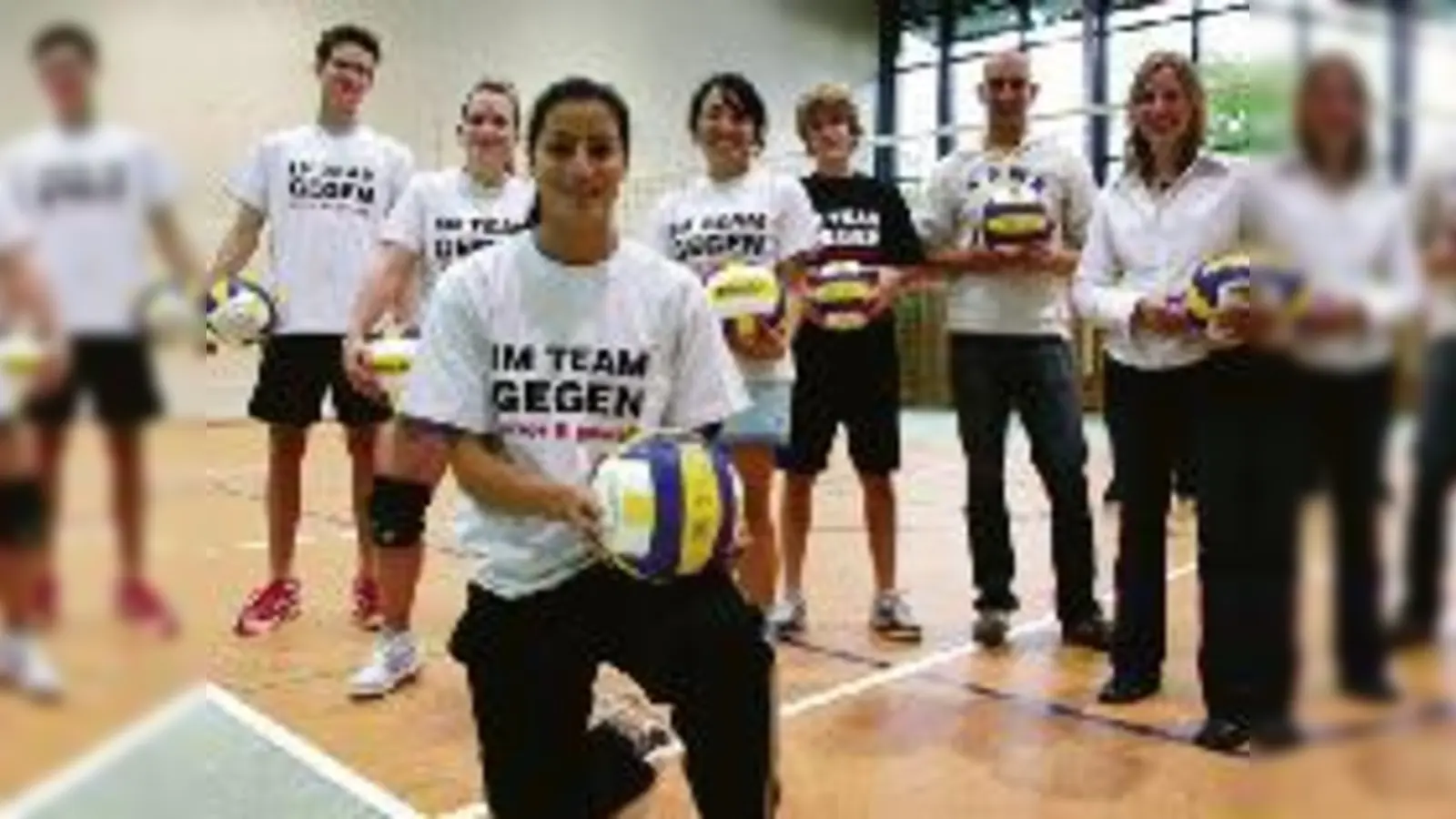 Mit einem Lächeln gegen den Terror antreten: Die Initiative »Im Team gegen Terror und Gewalt« des SV Lohhof tritt am kommenden Mittwoch beim Volleyball-Länderspiel in internationales Rampenlicht.	  (Foto: gf)